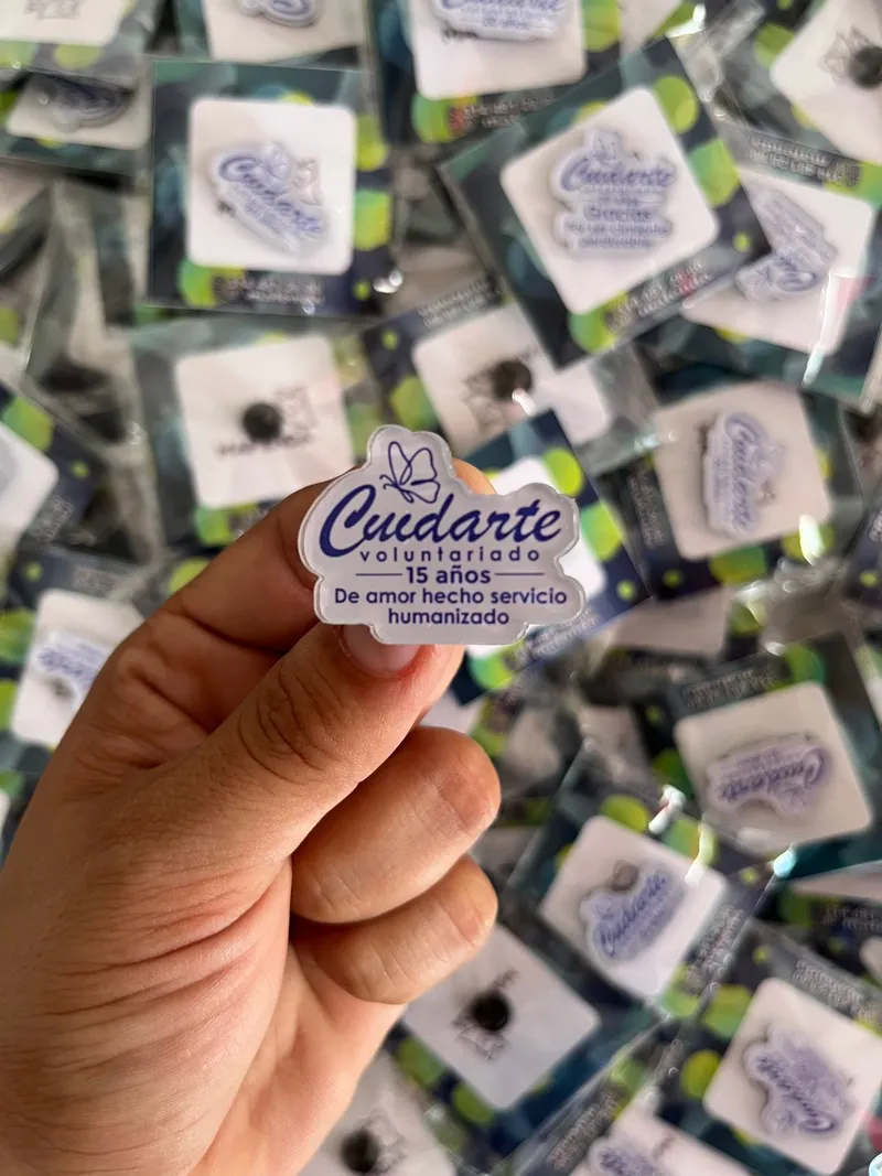 Pines personalizados en acrílico Bucaramanga
