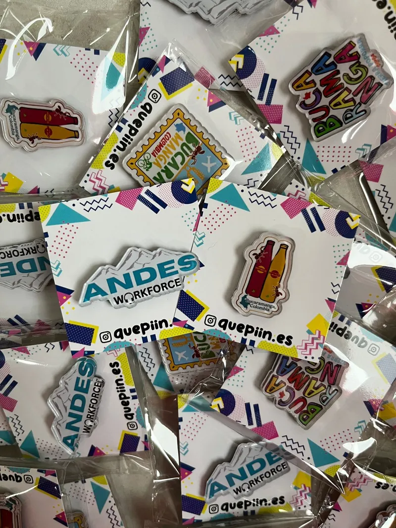Pin acrílico colores vibrantes